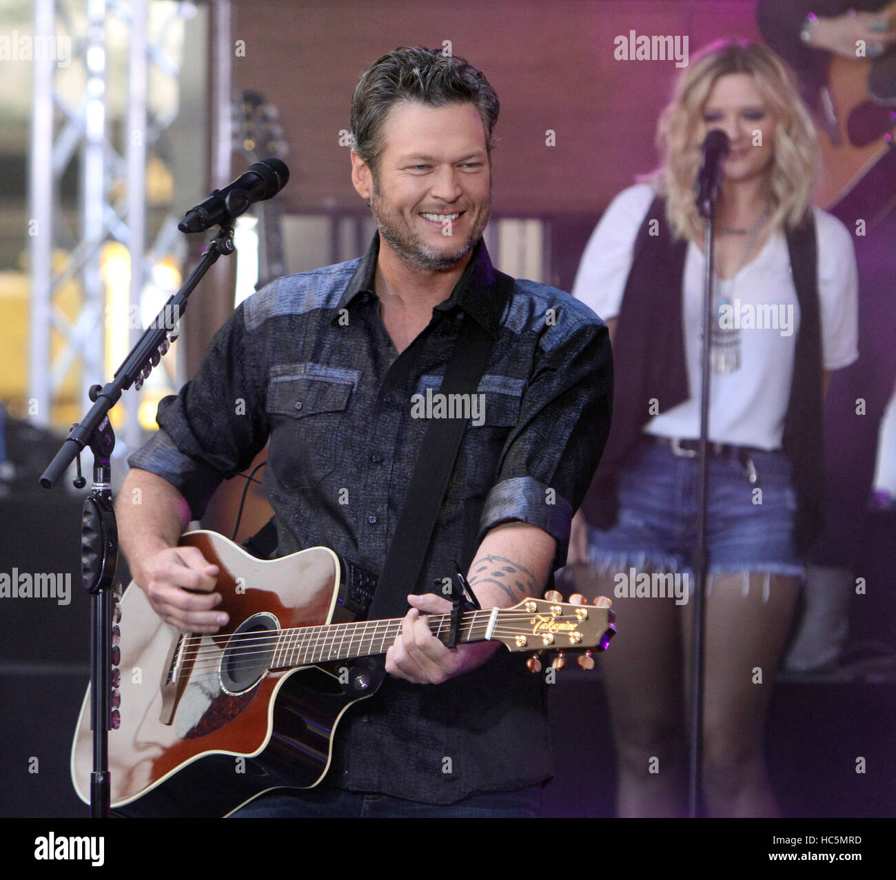    Blake Shelton Performs Live At Nbc Today Show Summer Concert Series HC5MRD 