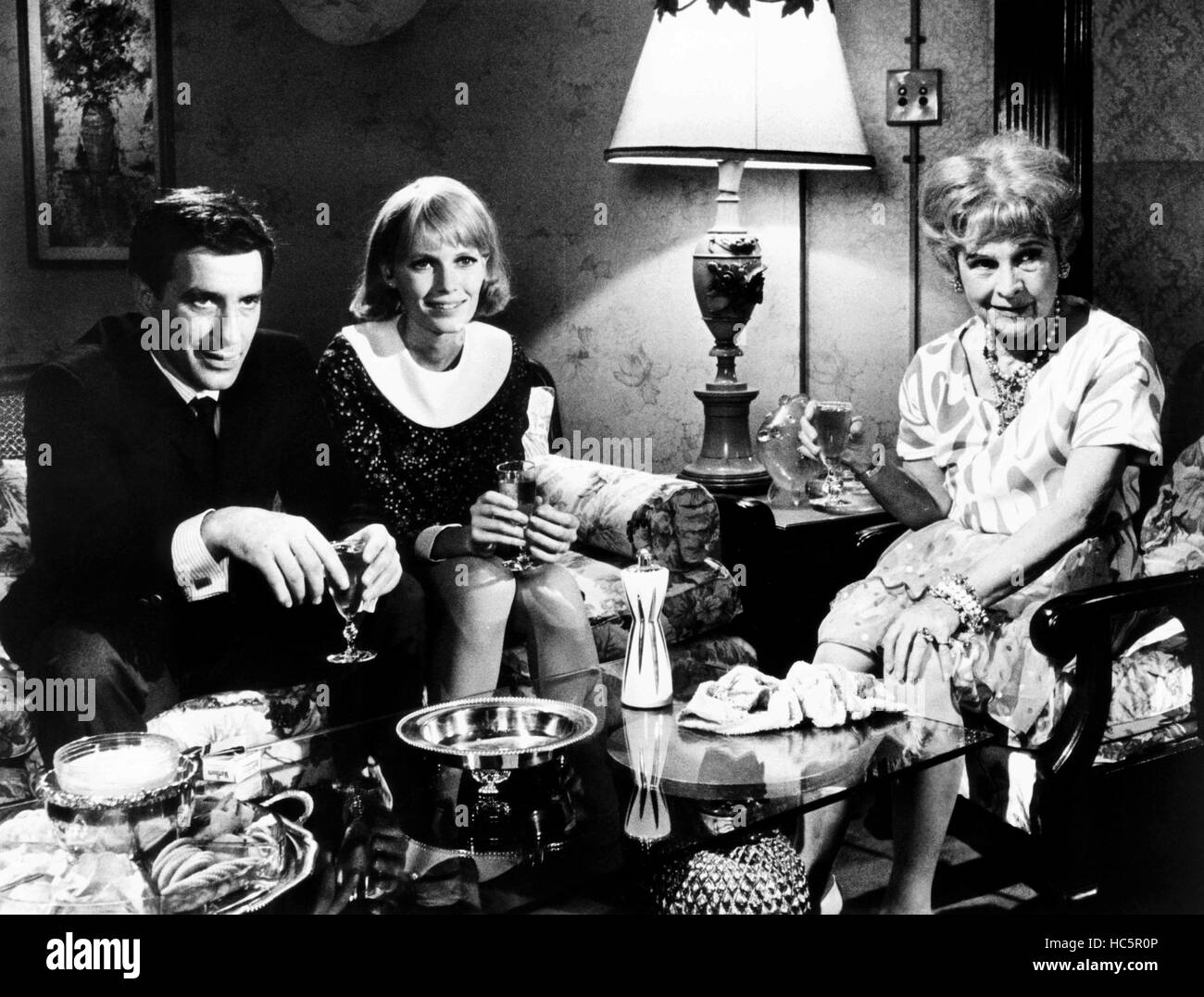 ROSEMARY'S BABY, from left, John Cassavetes, Mia Farrow, Ruth Gordon