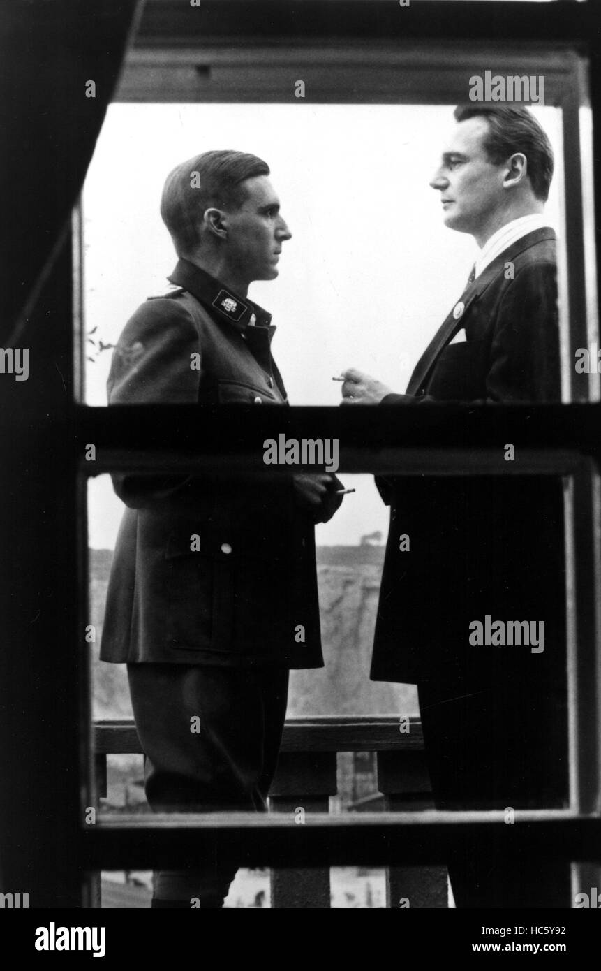 SCHINDLER'S LIST, Ralph Fiennes, Liam Neeson, 1994 Stock Photo Alamy