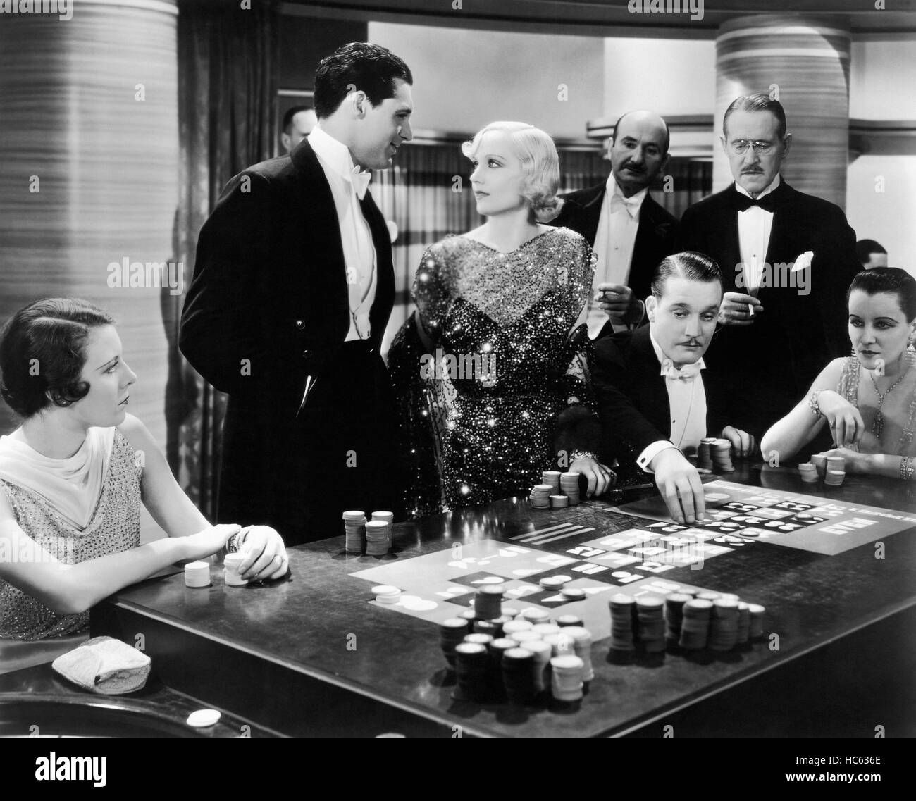 SINNERS IN THE SUN, standing, from left, Cary Grant, Carole Lombard ...