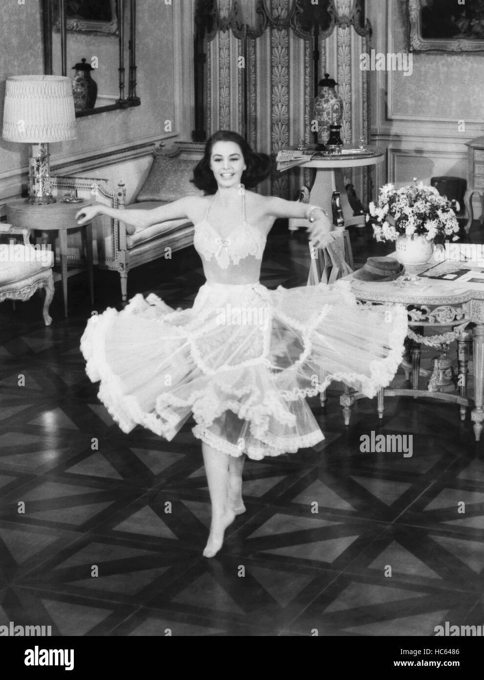 SILK STOCKINGS, Cyd Charisse, 1957 Stock Photo Alamy