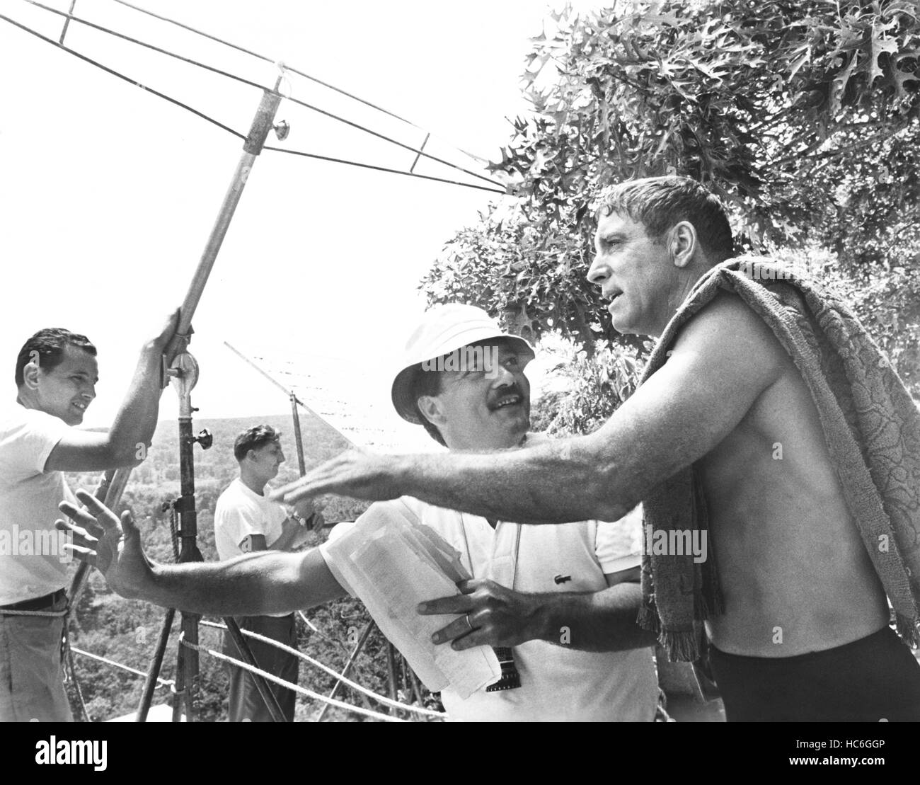 THE SWIMMER, from left director Frank Perry, Burt Lancaster on set, 1968 Stock Photo Alamy