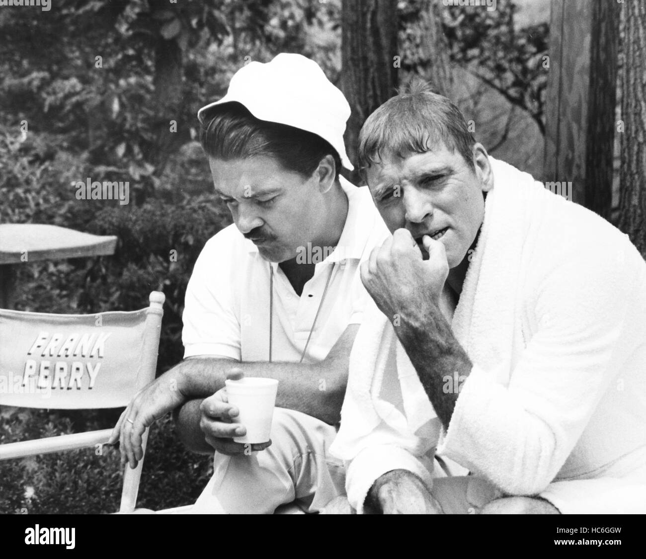 THE SWIMMER, from left director Frank Perry, Burt Lancaster on set, 1968 Stock Photo Alamy