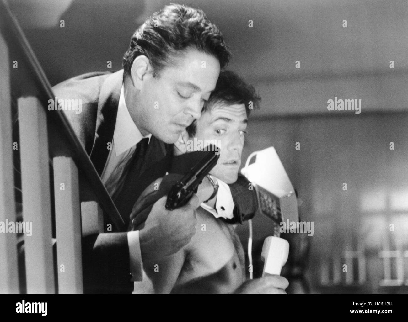 TEQUILA SUNRISE, from left Raul Julia, Mel Gibson, 1988. ©Warner