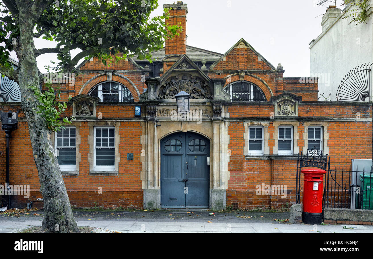 Edwardian Postmen's Office on Leighton Road in Kentish Town 1903 with stone and metalwork with ER Royal Cypher for Edward VIIth Stock Photo