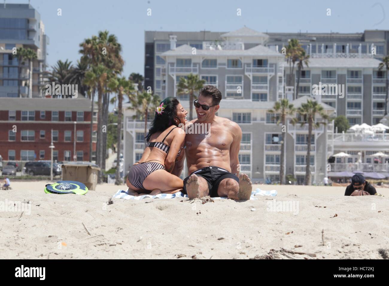 Uk Pop Star Neon Hitch Spotted Canoodling With Millionaire Texas Stock Photo Alamy Uk Pop Star Neon Hitch Spotted Canoodling With Millionaire Texas Stock Photo Alamy