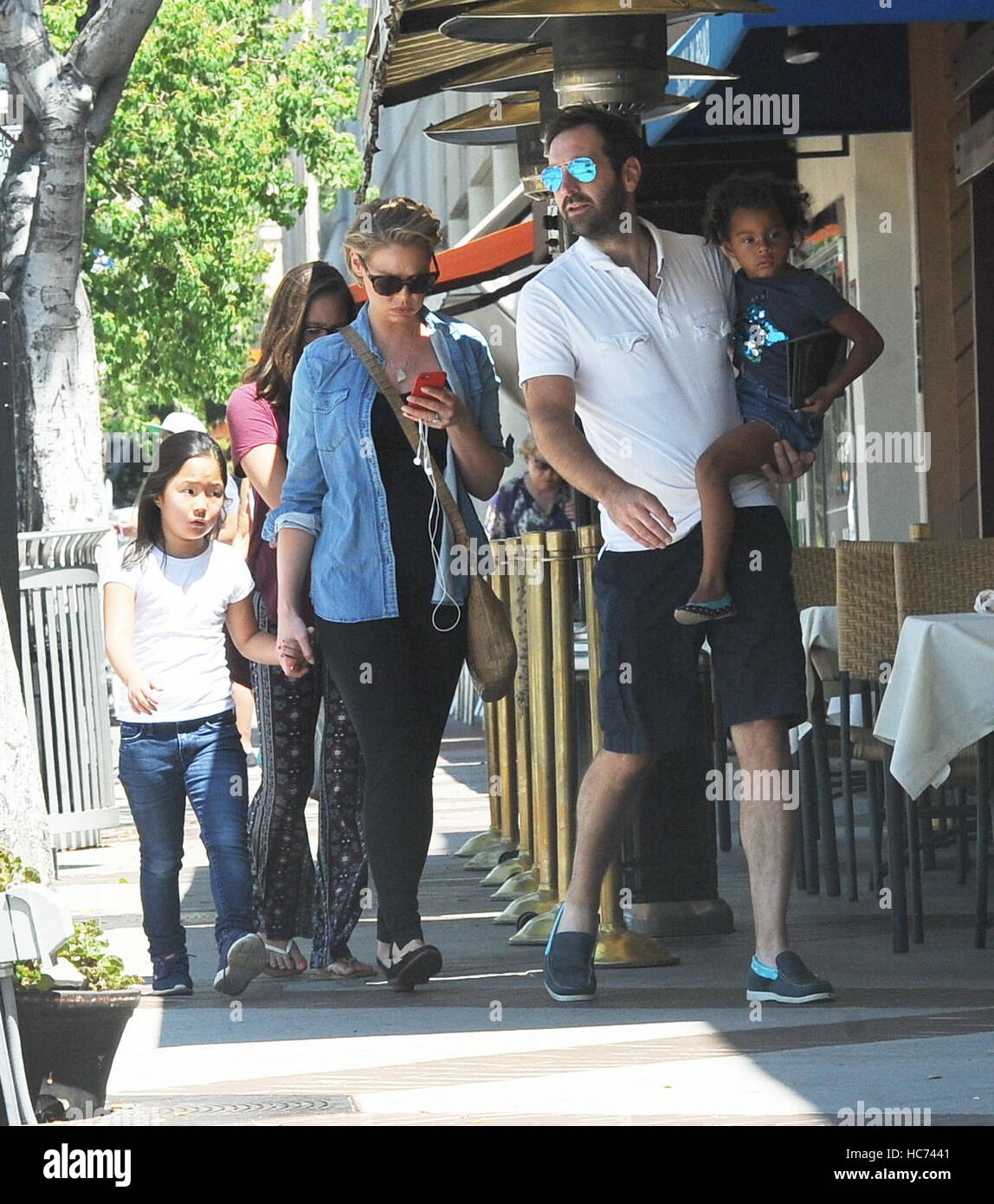 A pregnant Katherine Heigl goes out to lunch with her husband Josh