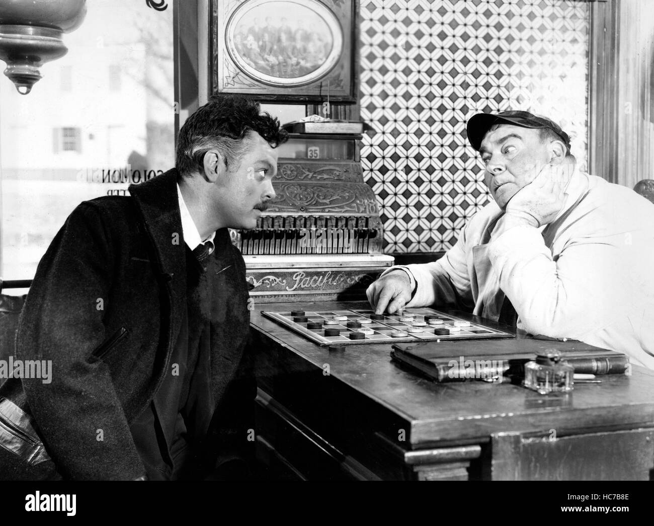 THE STRANGER, Orson Welles, Billy House, 1946 Stock Photo - Alamy