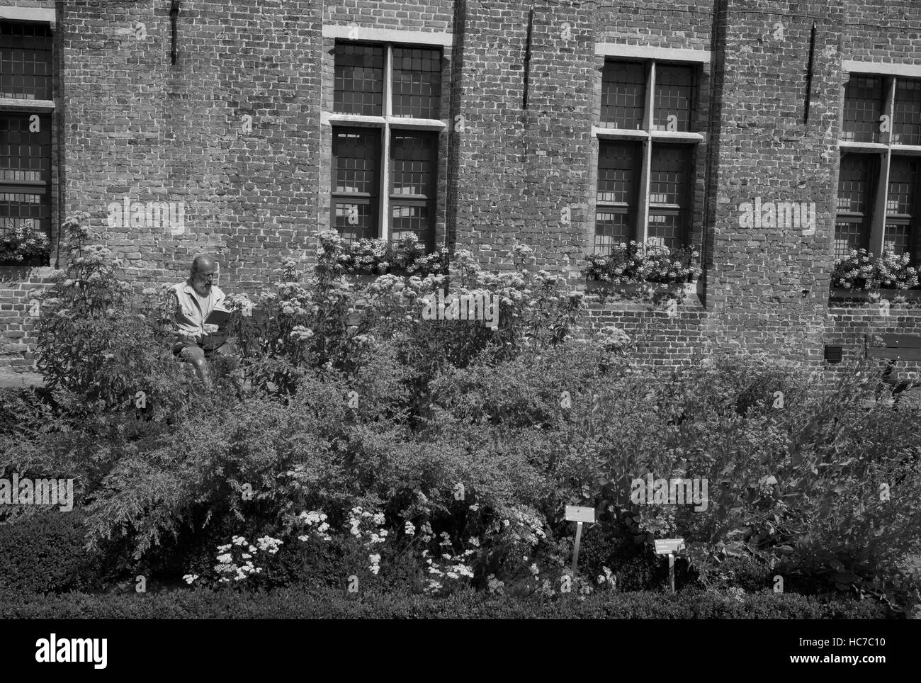 Off reading Black and White Stock Photos Images Alamy