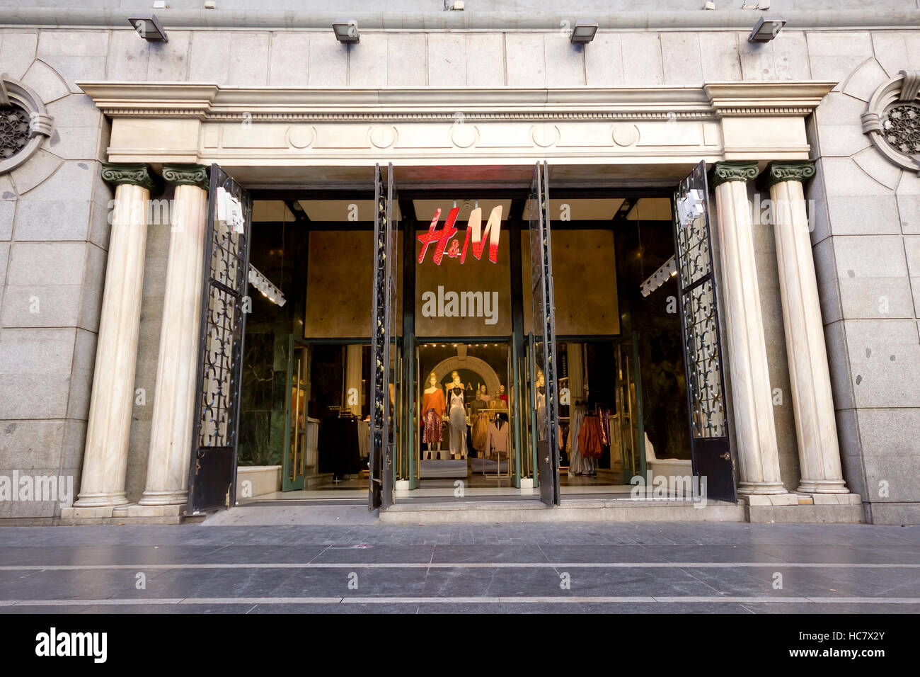 H&M store entrance in Gran via (Madrid, Spain Stock Photo - Alamy