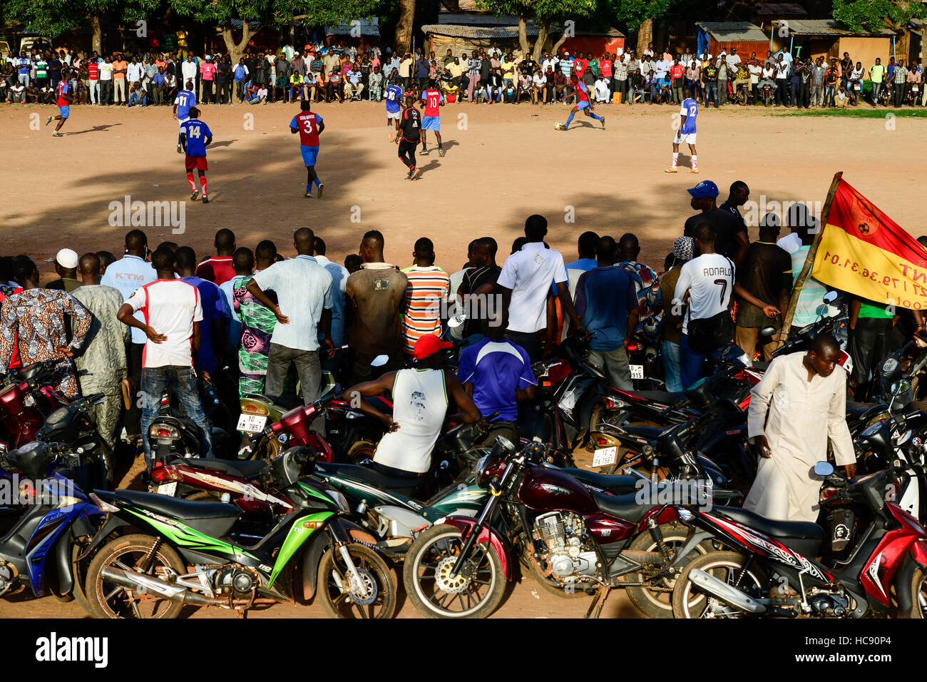 BURKINA FASO, Bobo Dioulasso, soccer match / Jugendliche beim Fussballspiel Stock Photo