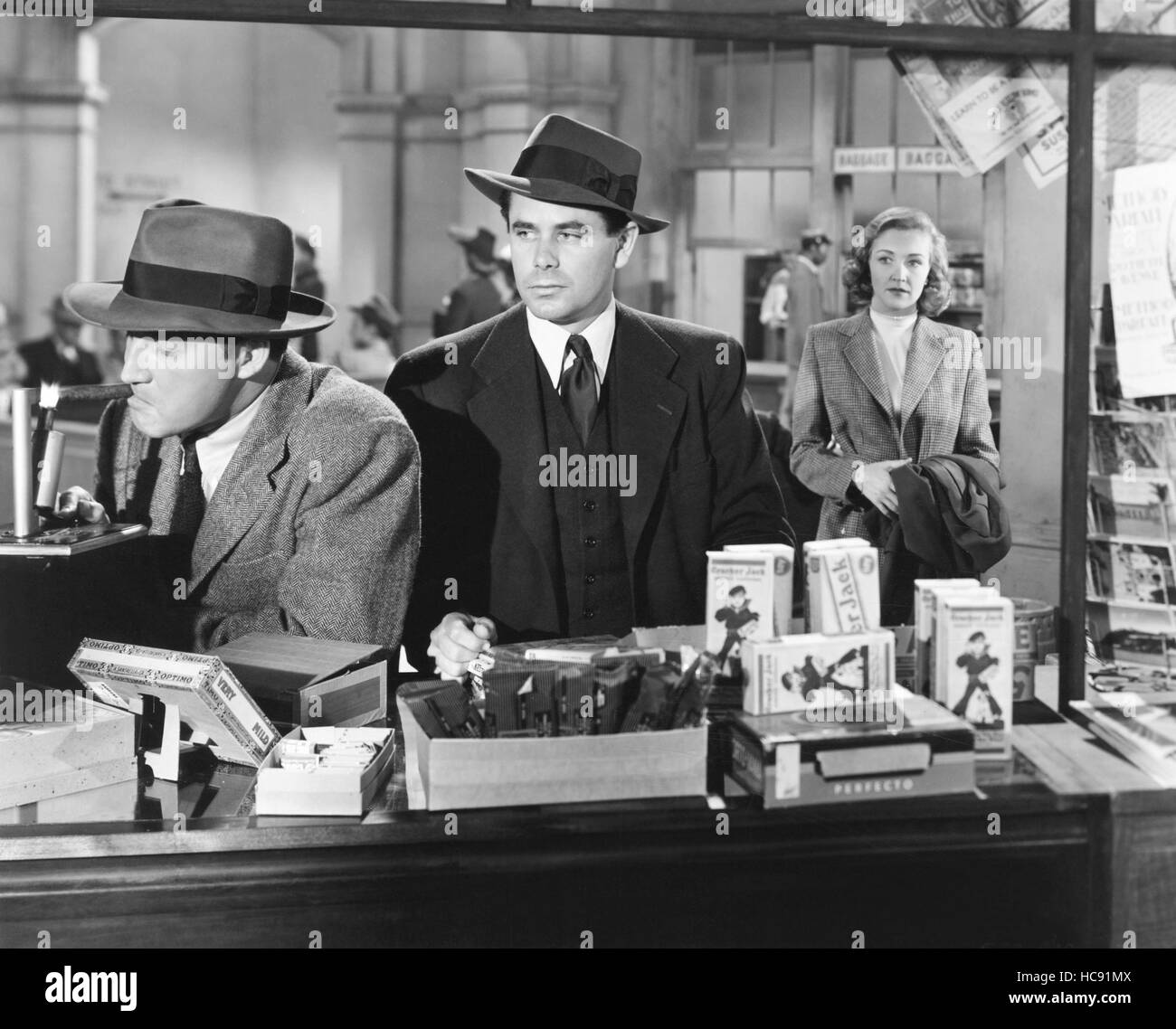 THE UNDERCOVER MAN, from left: David Wolfe, Glenn Ford, Nina Foch, 1949 ...