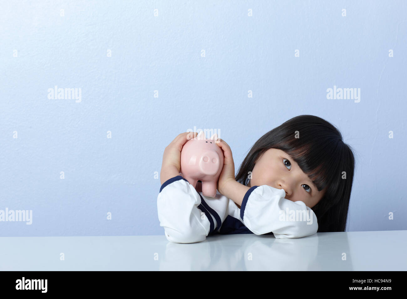 Portrait of smiling girl with piggy bank Stock Photo - Alamy