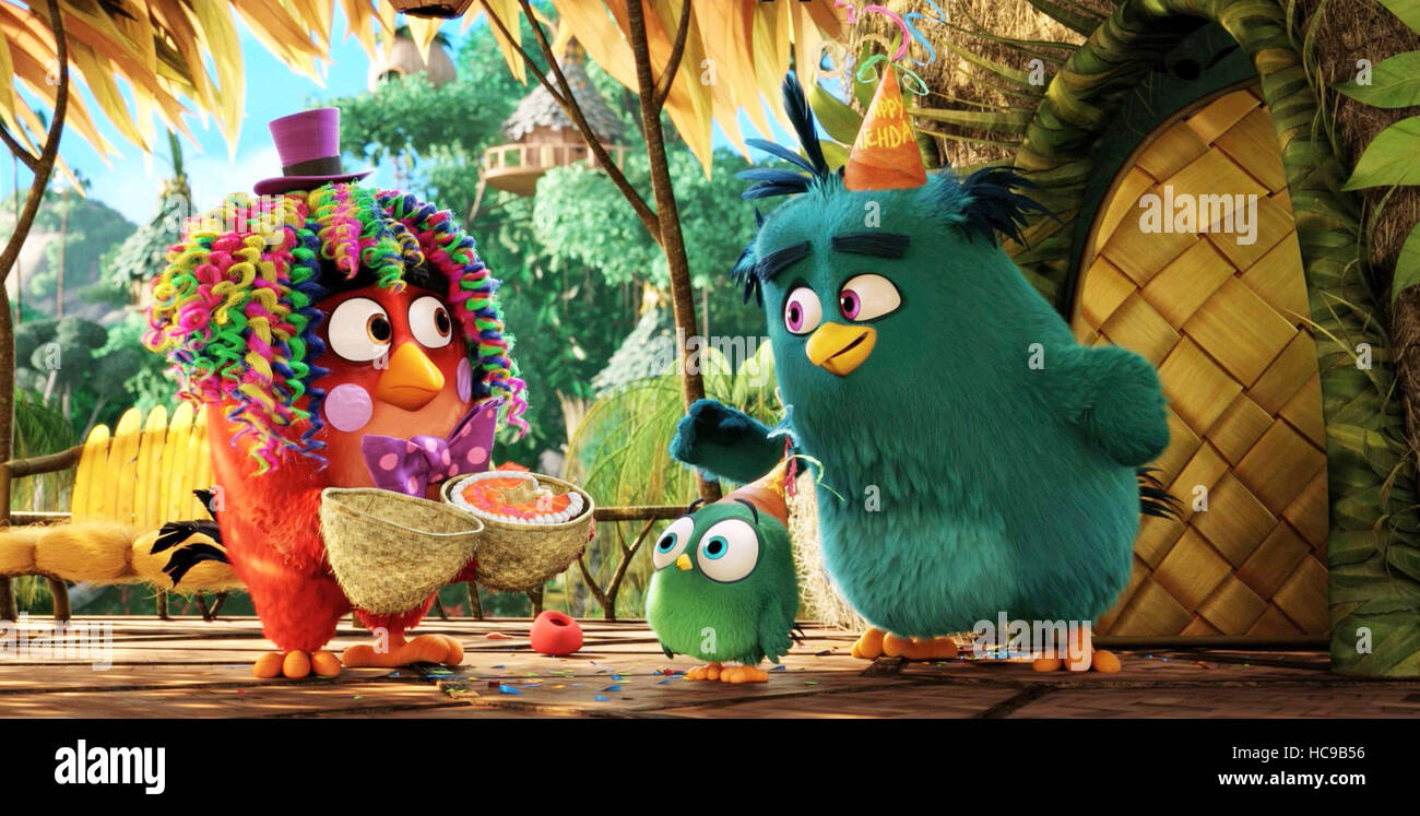 ANGRY BIRDS, (aka THE ANGRY BIRDS MOVIE), foreground from left: Hal (voice:  Anthony Padilla), Bubbles (voice: Ian Hecox Stock Photo - Alamy