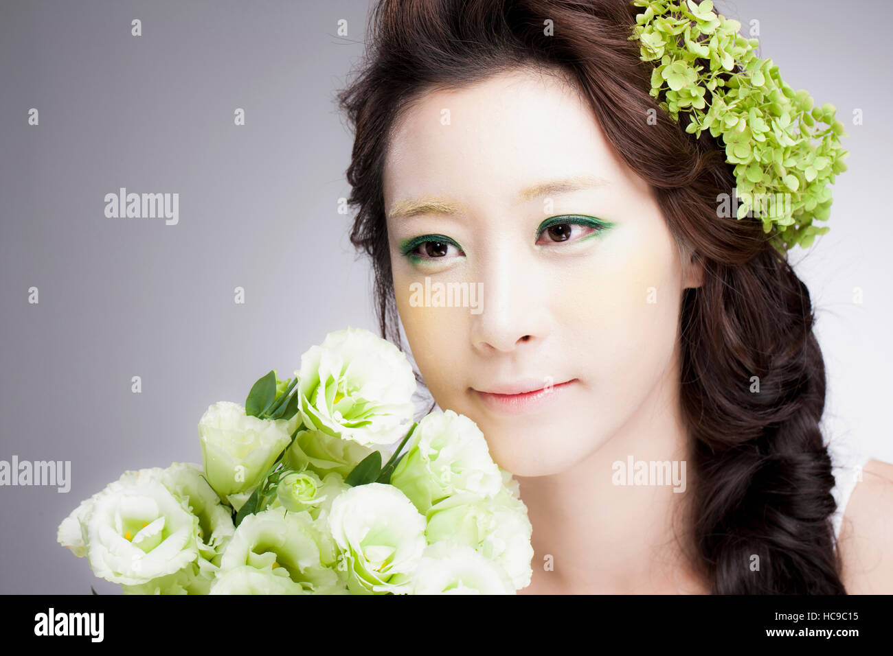 Smiling young asian korean woman hi-res stock photography and images ...