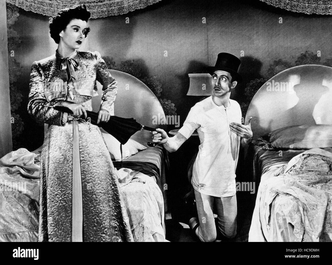 TWIN BEDS, from left Joan Mischa Auer, 1942 Stock Photo Alamy