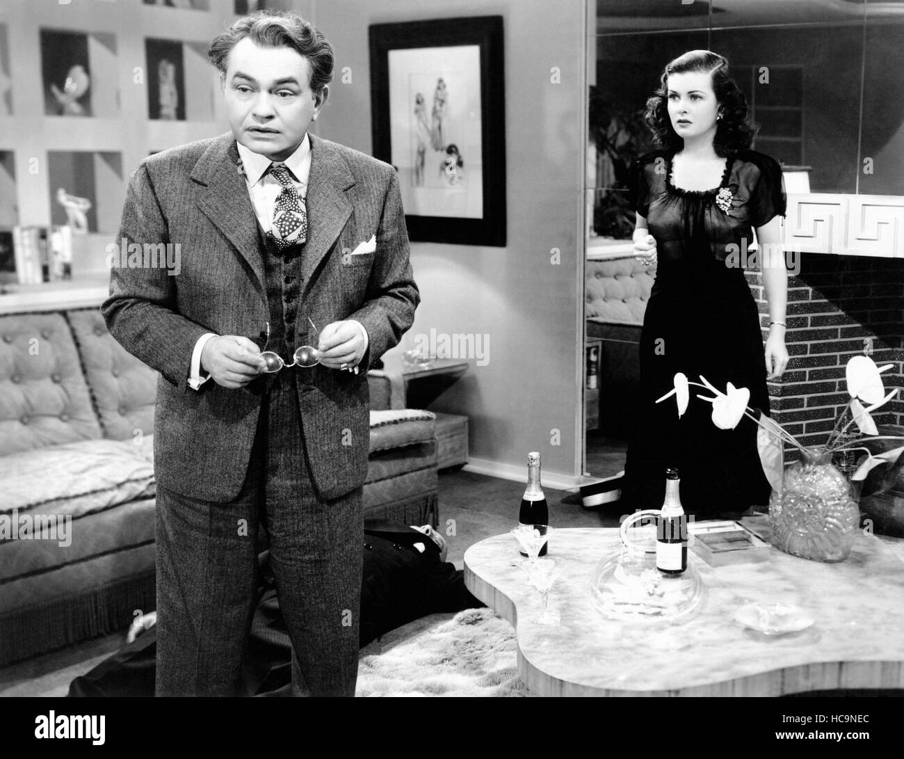 THE WOMAN IN THE WINDOW, from left Edward G. Robinson, Joan