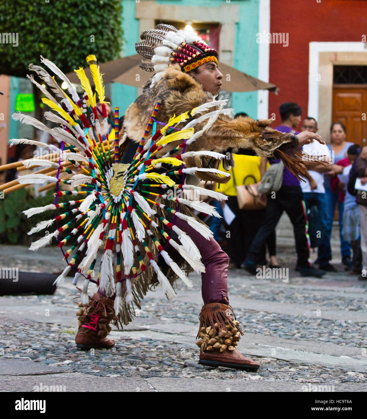 The Ecuadorian group INTI RUNAS plays pan flute and dances in traditonal Indiginous attire - GUANAJUATO, MEXICO Stock Photo