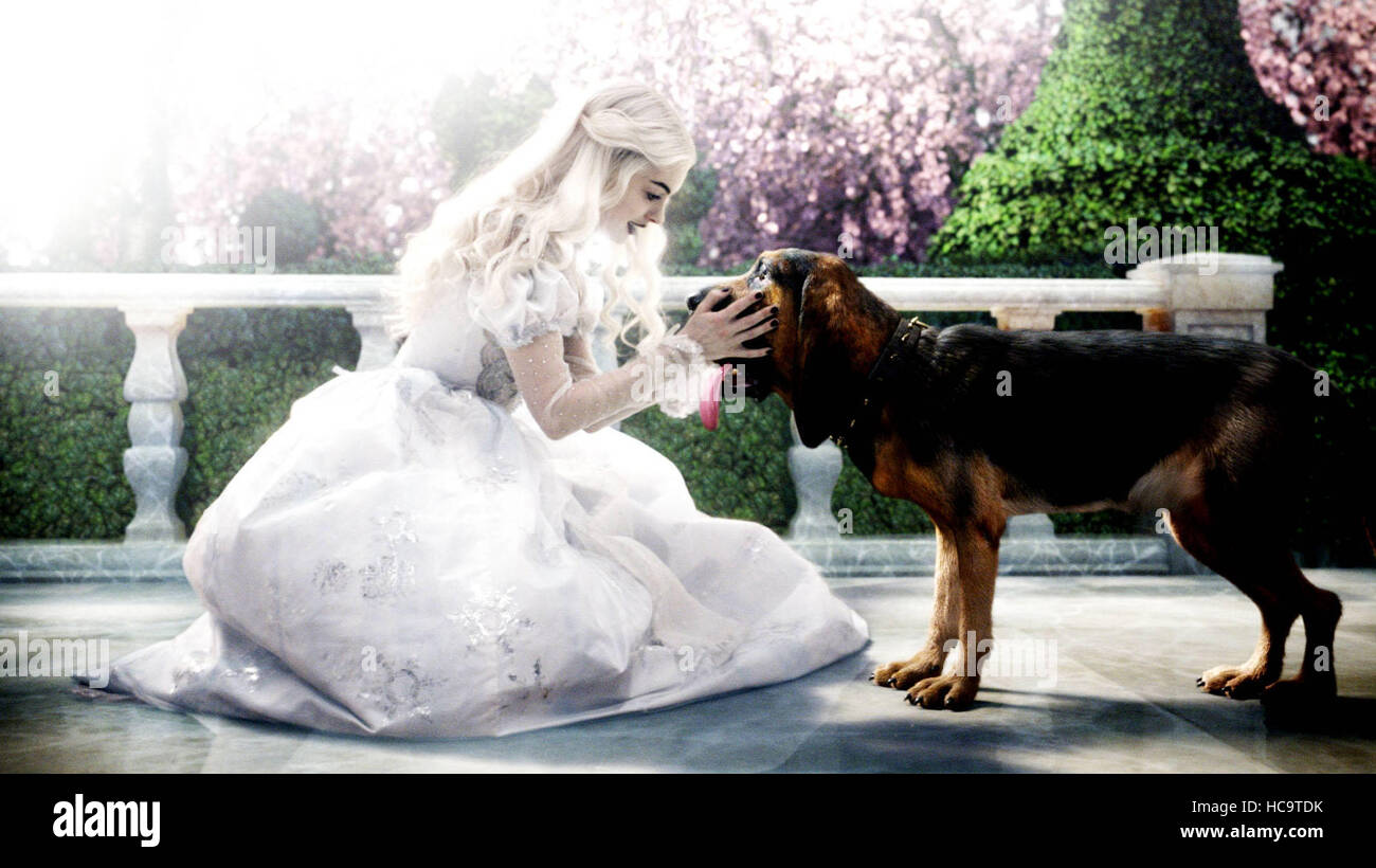 ALICE IN WONDERLAND, from left Anne Hathaway as White Queen