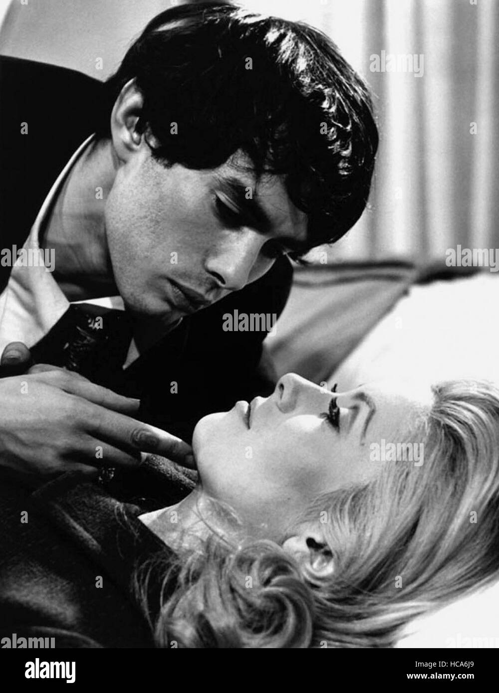 BELLE DE JOUR, Pierre Clementi (top), Catherine Deneuve, 1967 Stock