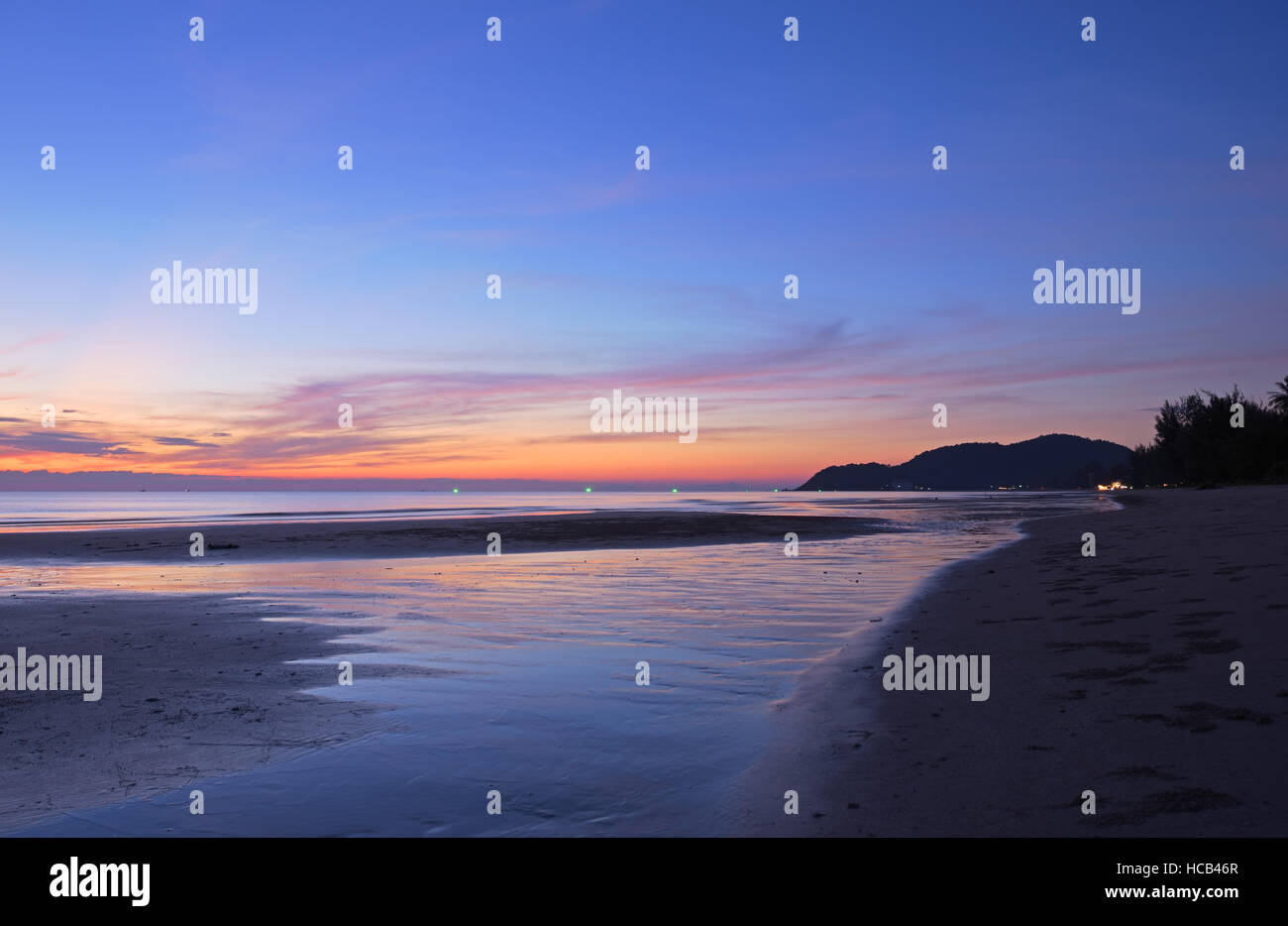 Sea beach beautiful twilight sunset hi-res stock photography and images ...