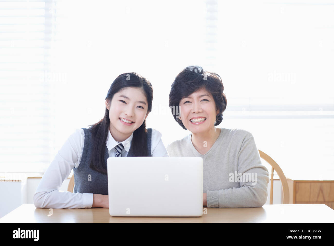 Smiling middle school girl hi-res stock photography and images - Alamy