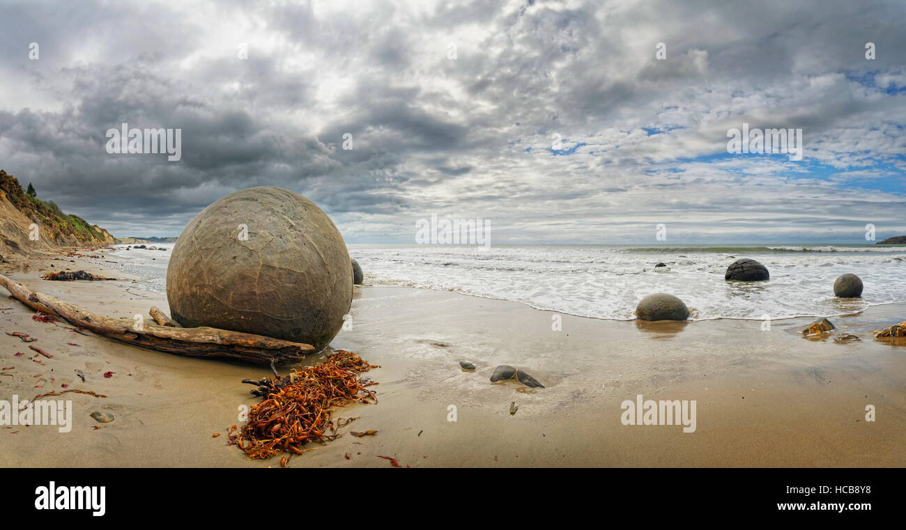 Spherical boulders hi-res stock photography and images - Alamy