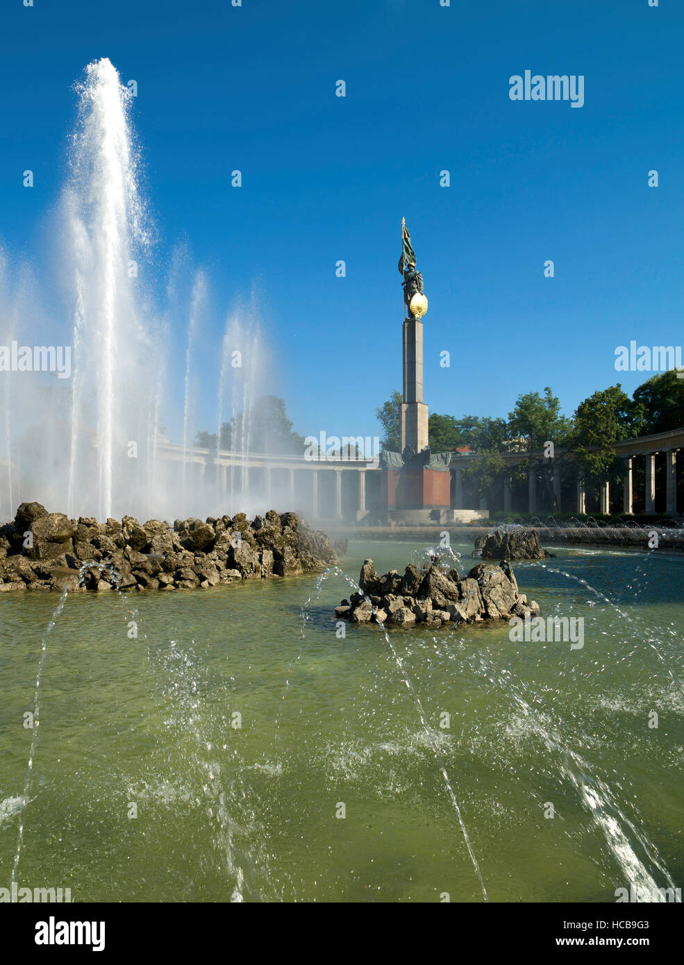 Hochstrahlbrunnen, Monument to the Soviet Red Army at Schwarzenbergplatz, Vienna, Austria, Europe Stock Photo