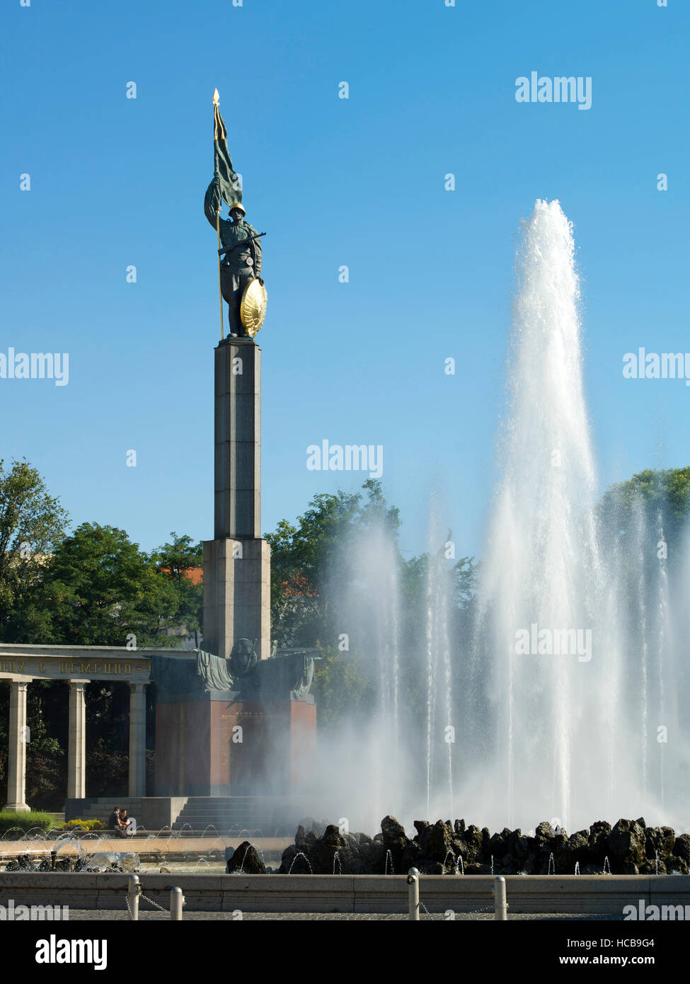 Hochstrahlbrunnen, Monument to the Soviet Red Army at Schwarzenbergplatz, Vienna, Austria, Europe Stock Photo