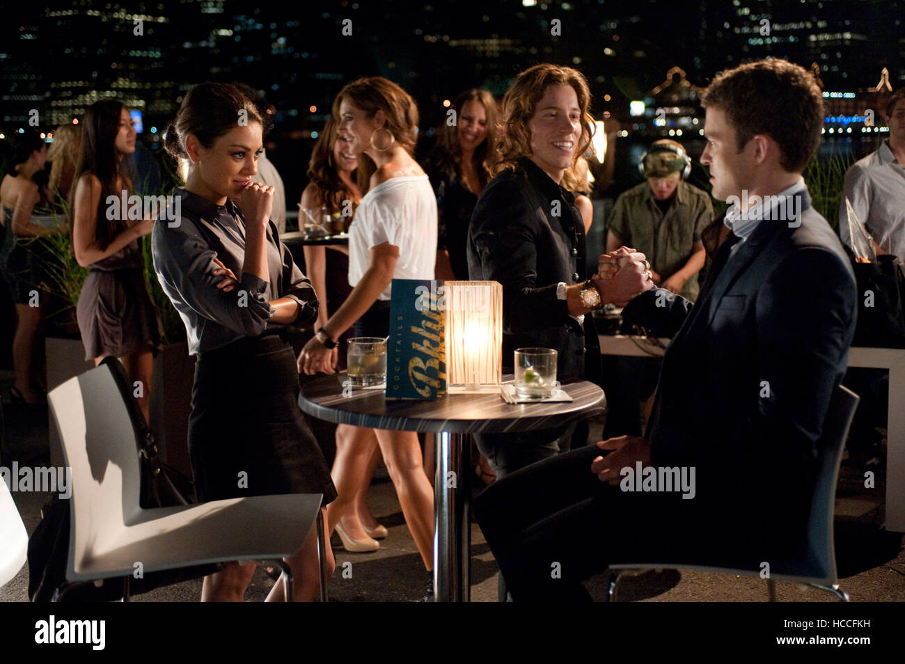 FRIENDS WITH BENEFITS, front, from left Mila Kunis, Shaun White