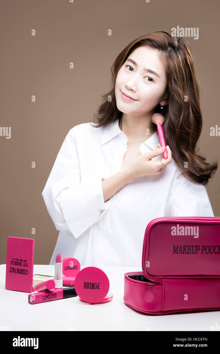 Putting powder hi-res stock photography and images - Alamy