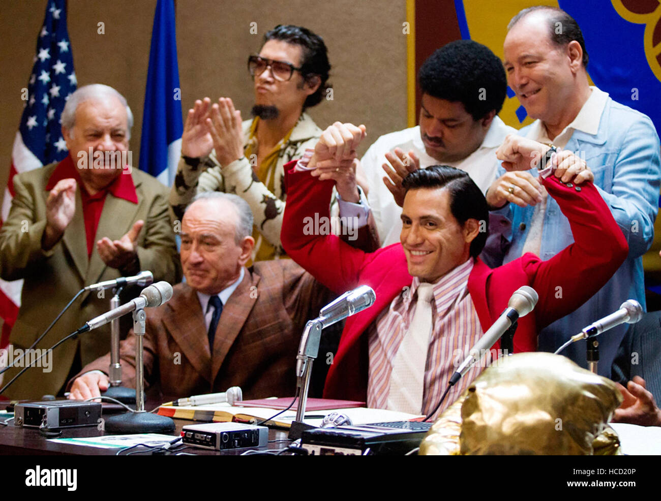 hands-of-stone-sitting-from-left-robert-de-niro-edgar-ramirez-top