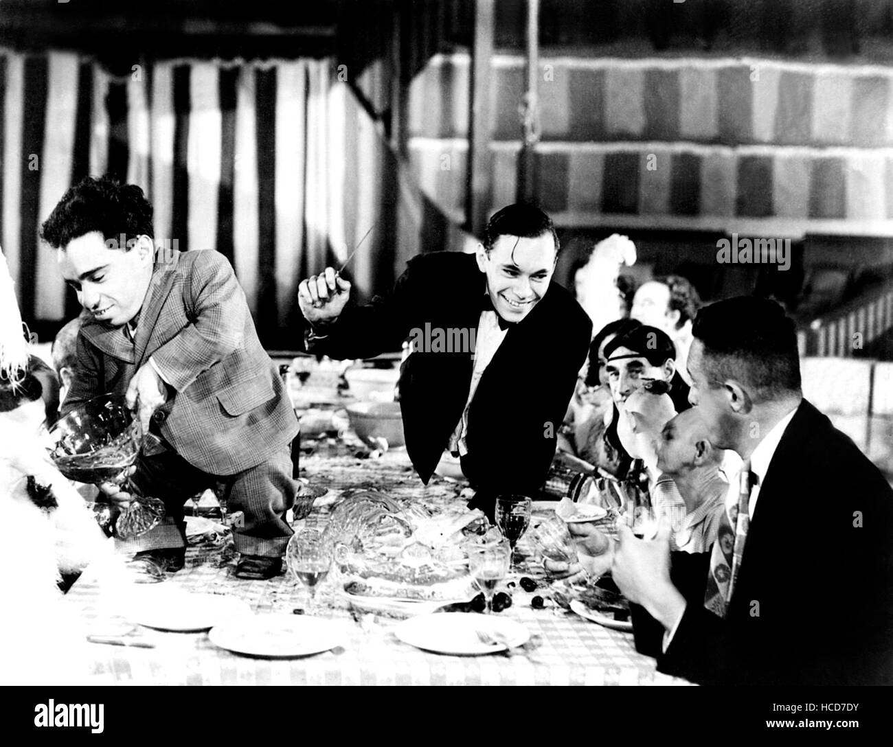 FREAKS, front from left: Angelo Rossitto, Johnny Eck, Peter Robinson,  Elvira Snow, Jenny Lee Snow, Henry Victor, 1932 Stock Photo - Alamy