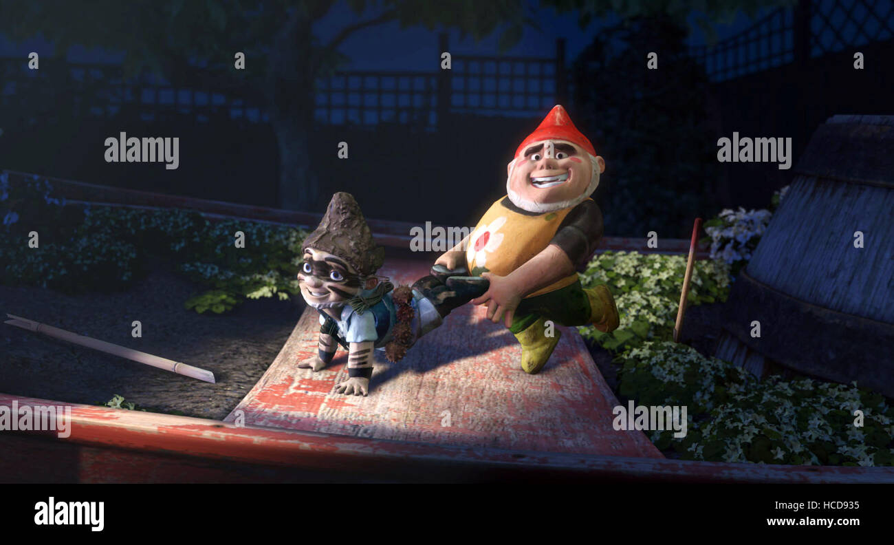 GNOMEO & JULIET, (aka GNOMEO AND JULIET), from left: Gnomeo (voice