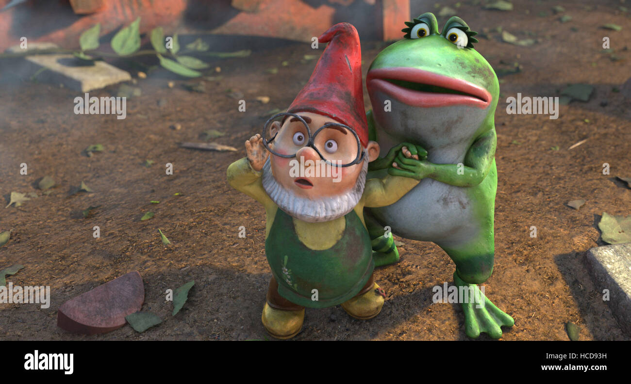 GNOMEO & JULIET, (aka GNOMEO AND JULIET), from left Paris