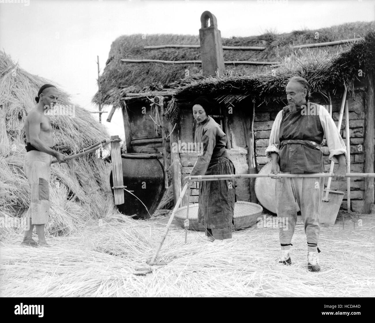 THE GOOD EARTH, Paul Muni, Luise Rainer, 1937 Stock Photo - Alamy
