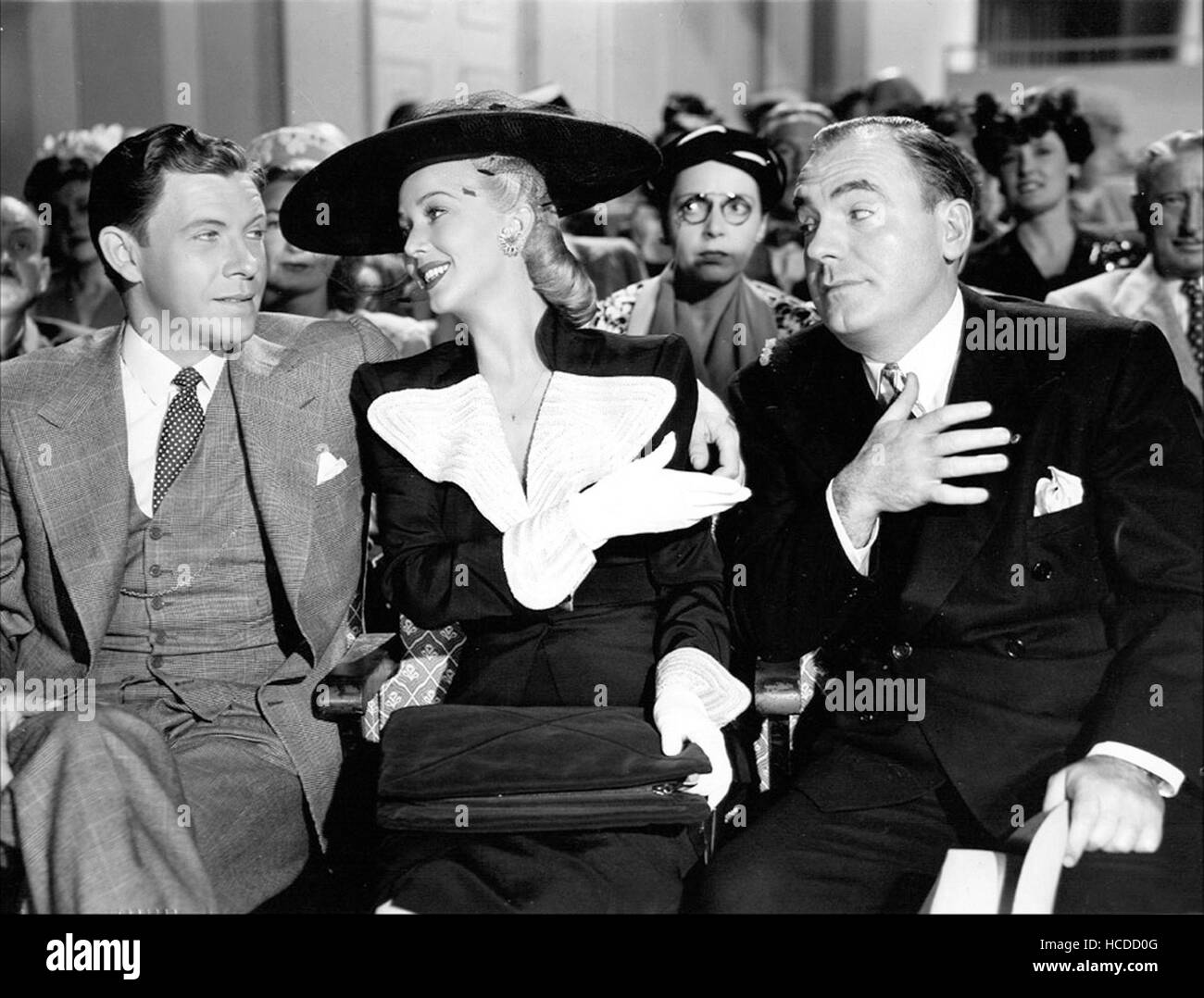 HAVING WONDERFUL CRIME, foreground from left: George Murphy, Carole ...