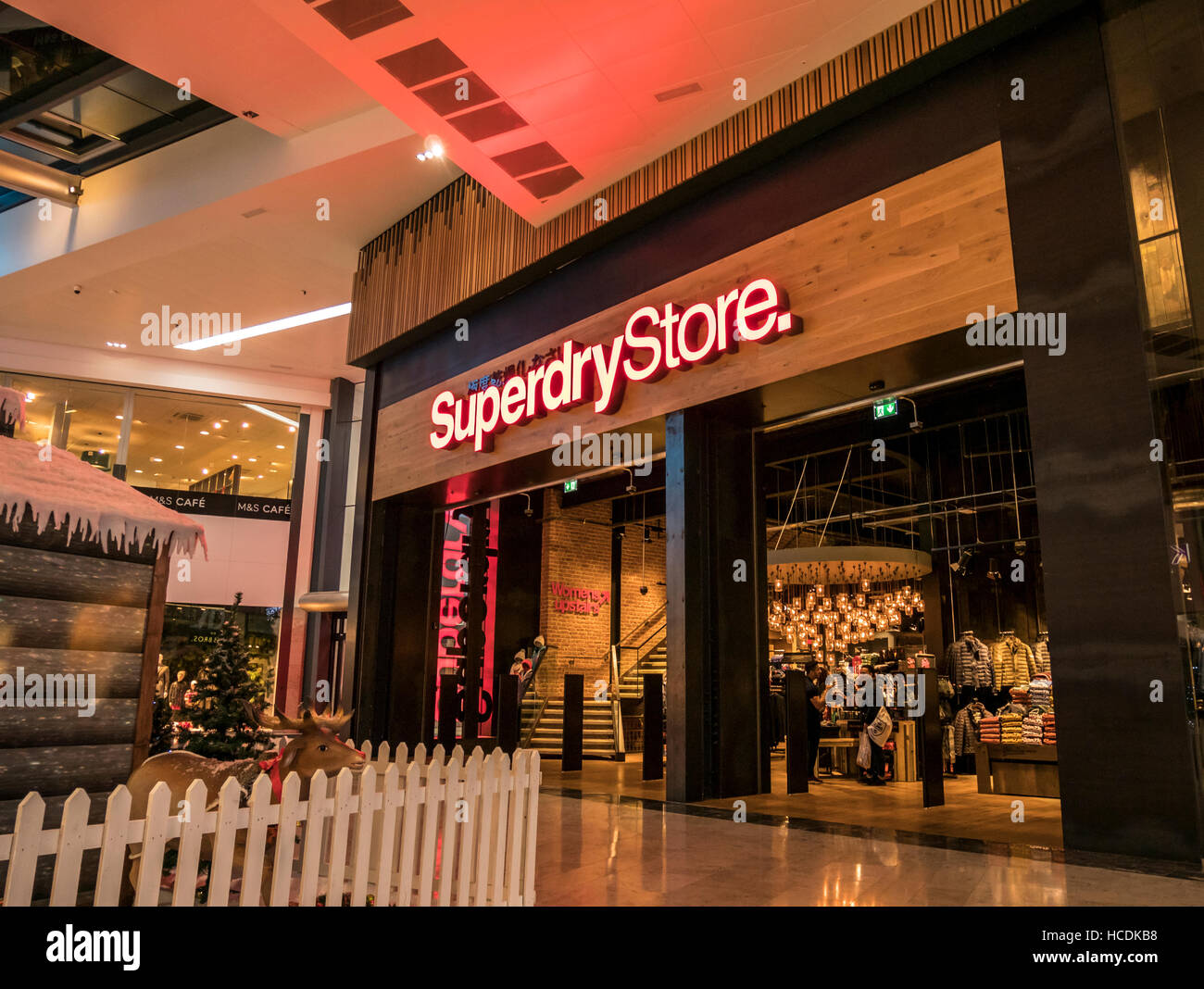 Superdry hi-res stock photography and images - Page 4 - Alamy
