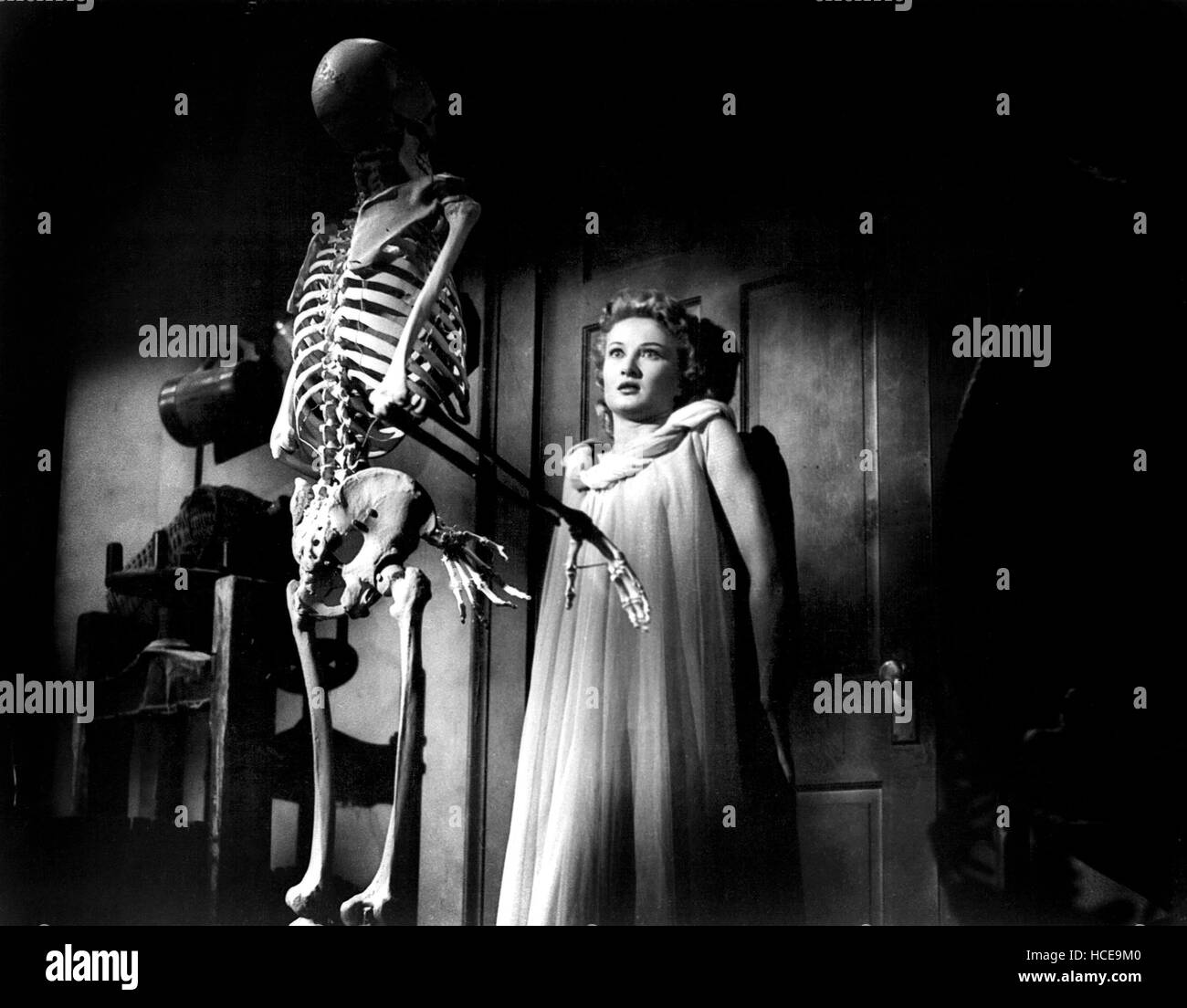 HOUSE ON HAUNTED HILL, Carol Ohmart, 1959 Stock Photo Alamy