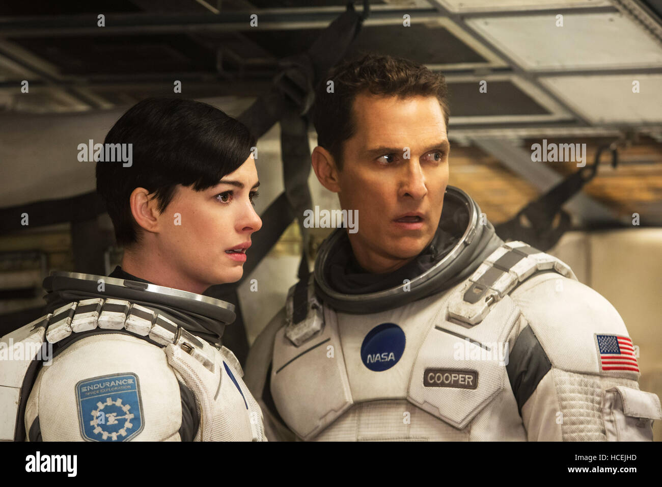 INTERSTELLAR, from left: Anne Hathaway, Matthew McConaughey, 2014. ph ...