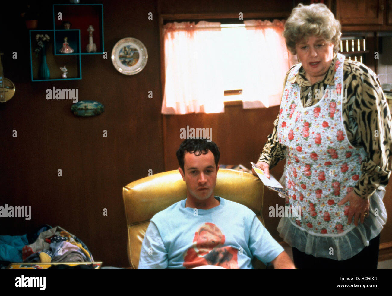 JURY DUTY, Pauly Shore, Shelley Winters, 1995, ©TriStar Pictures