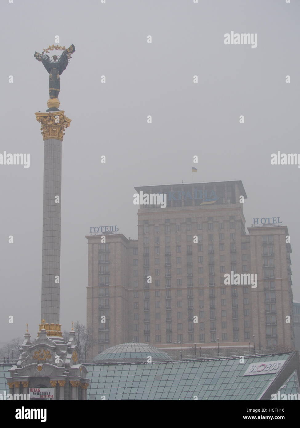 At the Independence Square in Kiev in Winter - The Monument of Independence in front of the Hotel Ukraina Stock Photo