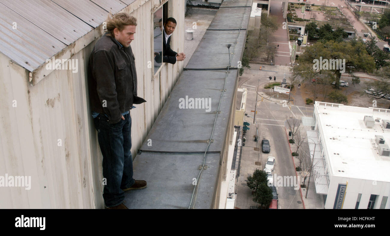 THE LEDGE, from left: Charlie Hunnam, Terrence Howard, 2011. Ph: Cook ...