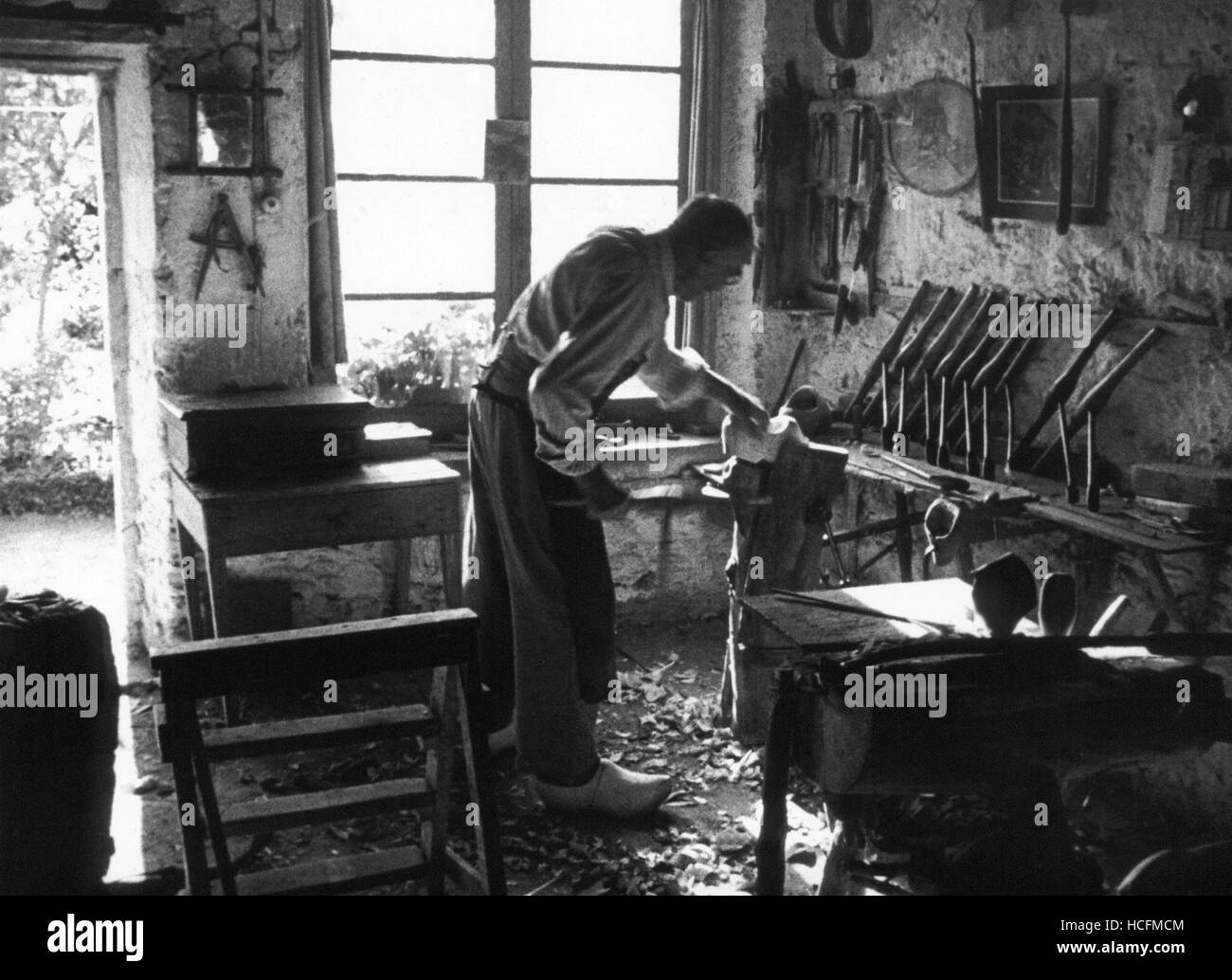LE SABOTIER DU VAL DE LOIRE, 1955 Stock Photo Alamy