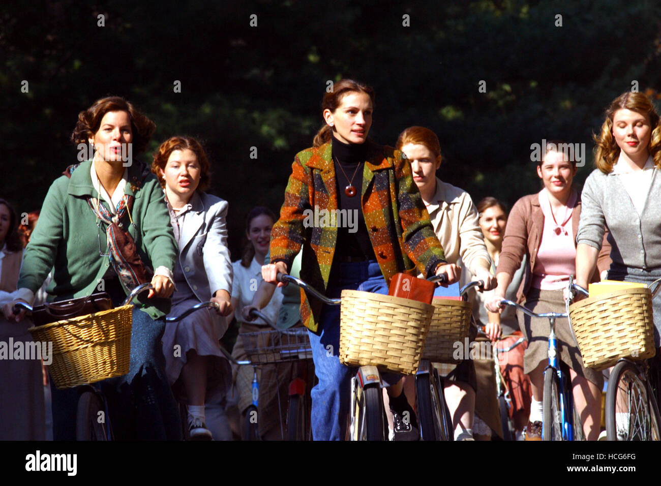 MONA LISA SMILE, Marcia Gay Harden, Ginnifer Goodwin, Julia Roberts