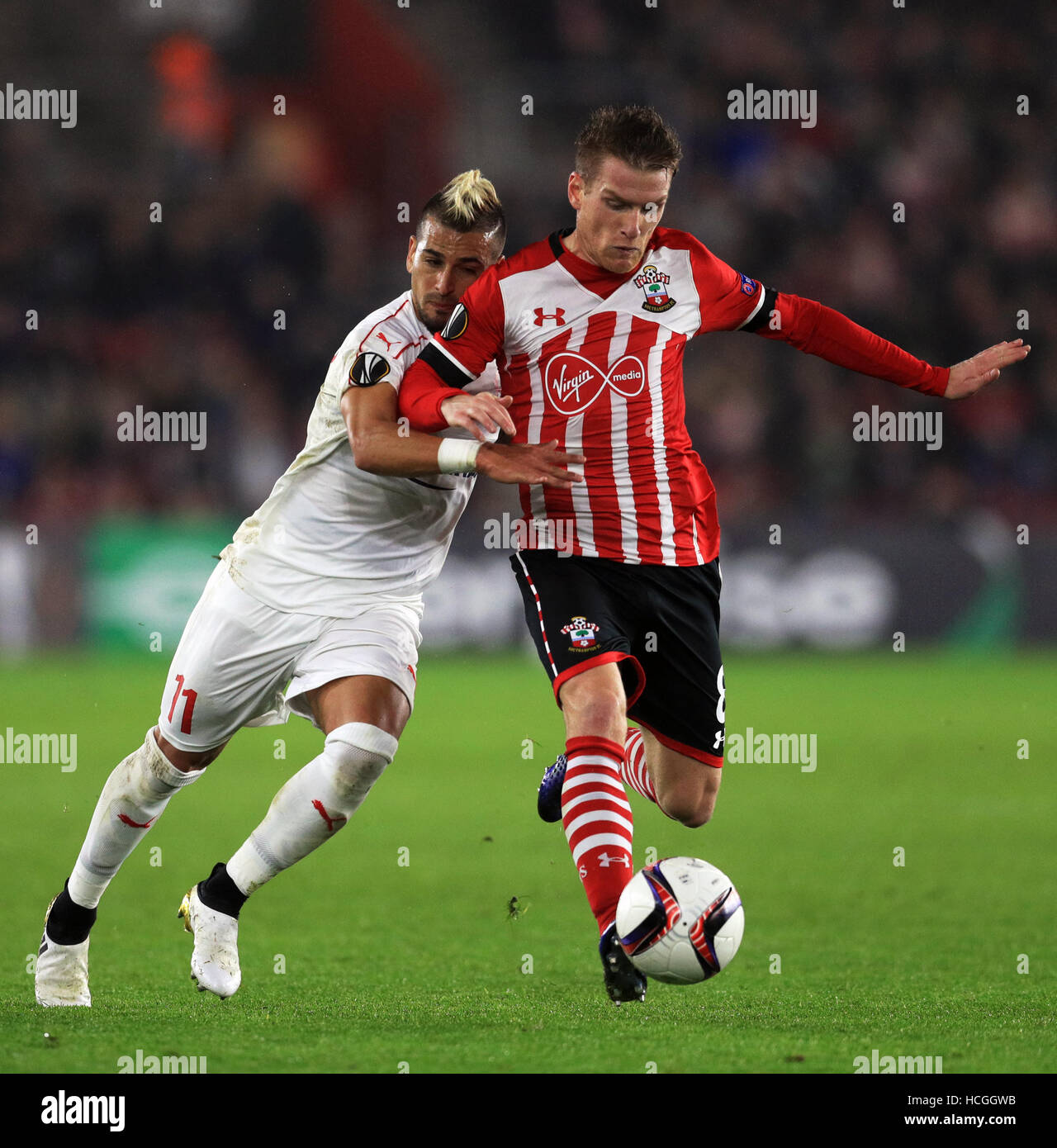 Southampton's Steven Davis (right) and Hapoel Be'er Sheva's Maor Bar Buzaglo battle for the ball during the UEFA Europa League, Group K match at St Mary's Stadium, Southampton. Stock Photo