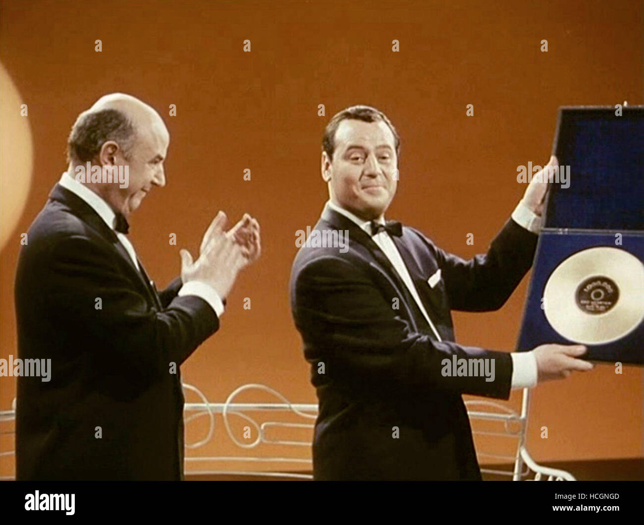 LIEDER KLINGEN AM LAGO MAGGIORE, Fred Bertelmann (right), 1962 Stock Photo Alamy