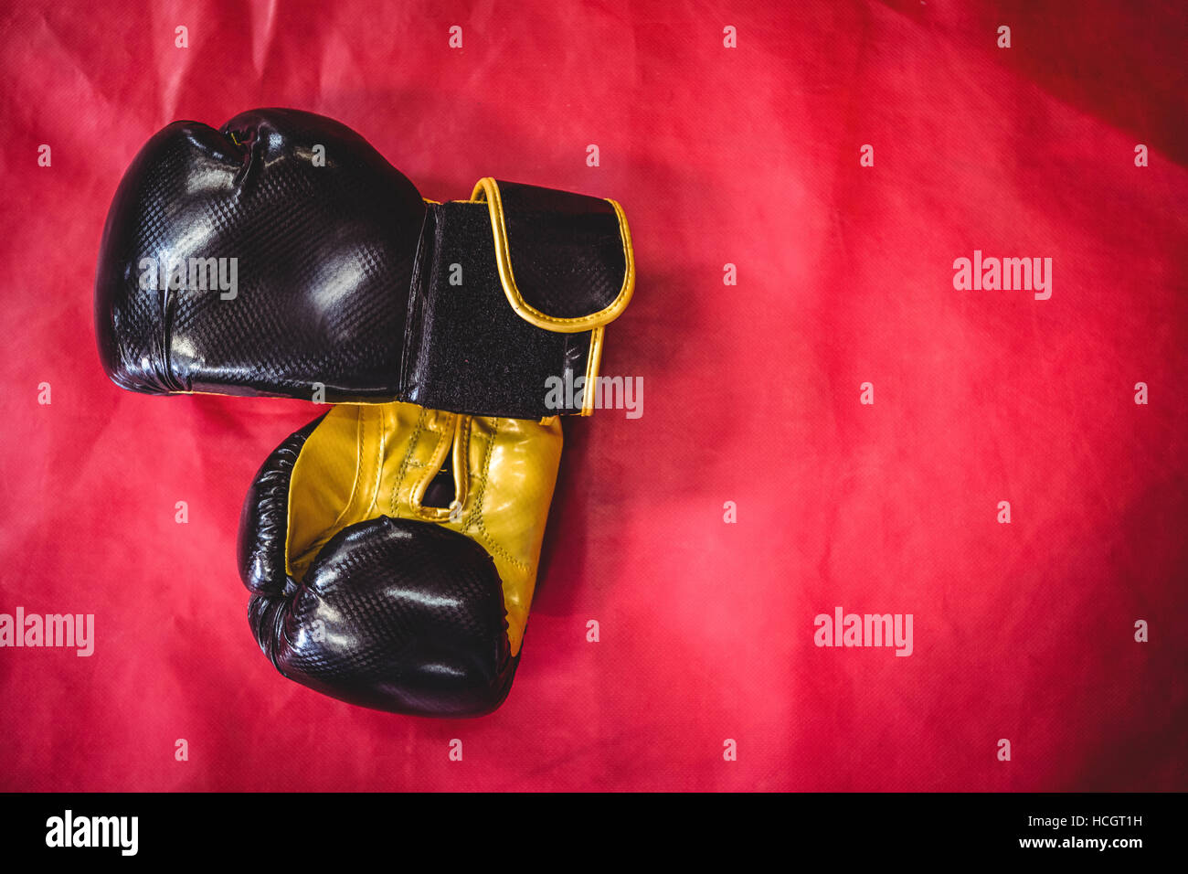 Pair red boxing gloves hires stock photography and images Alamy