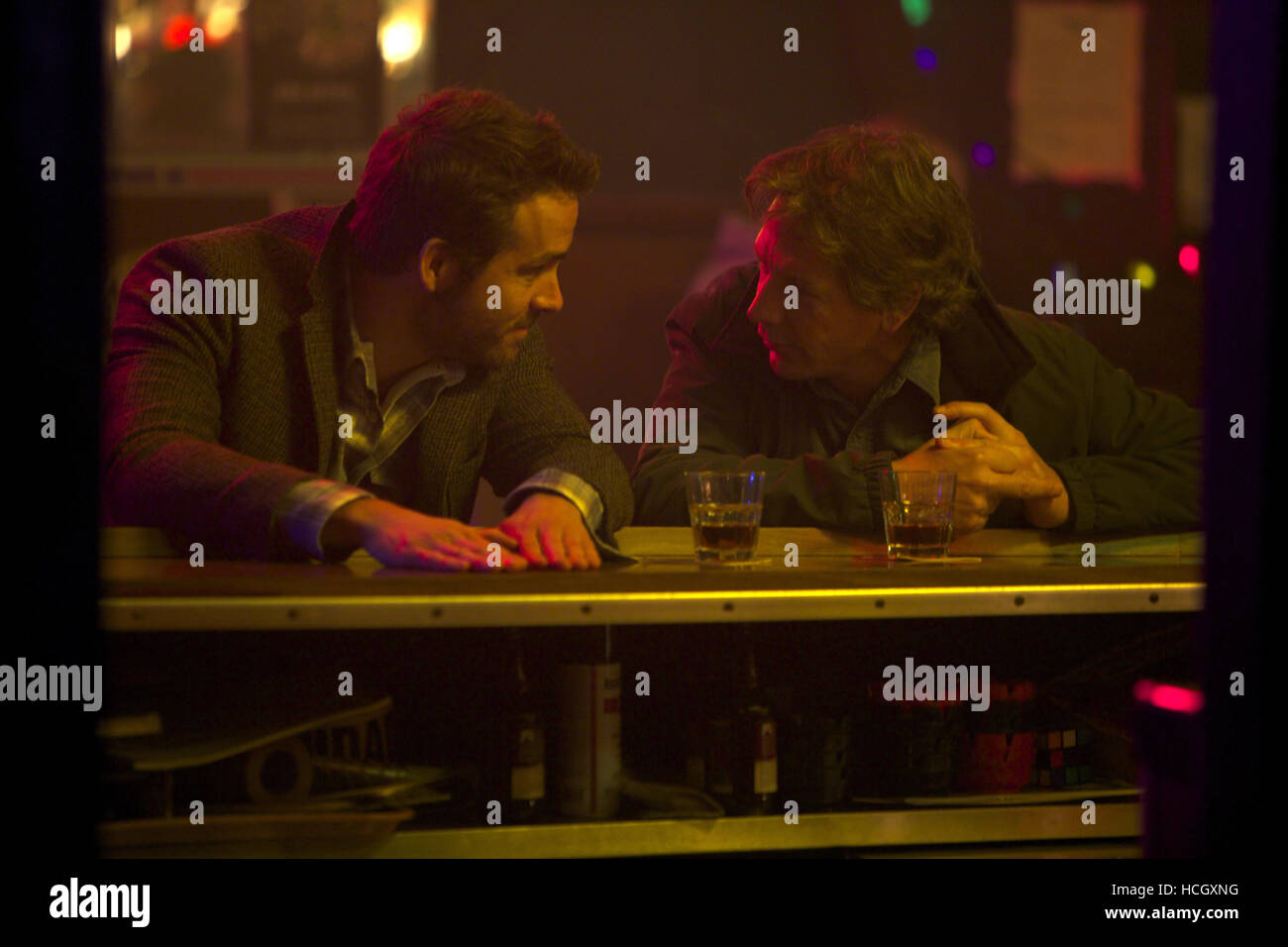 MISSISSIPPI GRIND, from left Ryan Reynolds, Ben Mendelsohn, 2015. ph