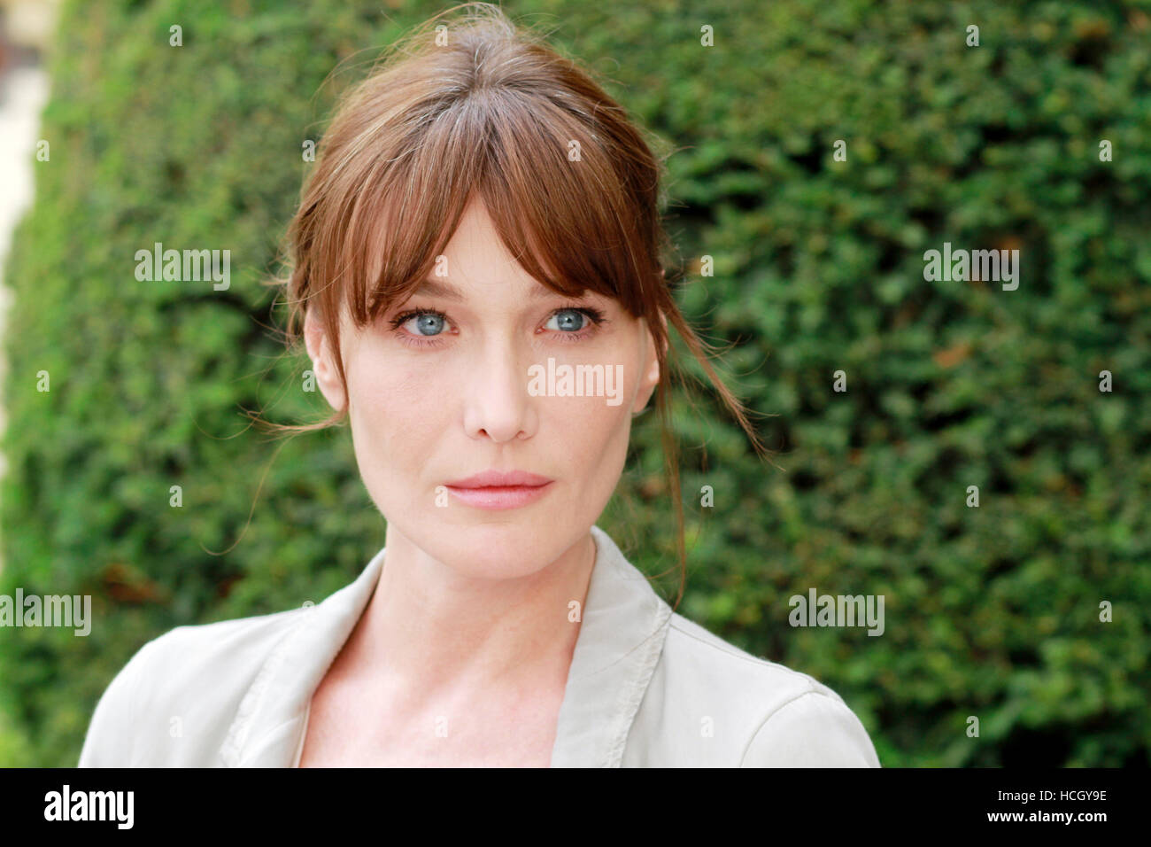 MIDNIGHT IN PARIS, Carla Bruni, 2011, ph Roger Arpajou/©Sony Pictures